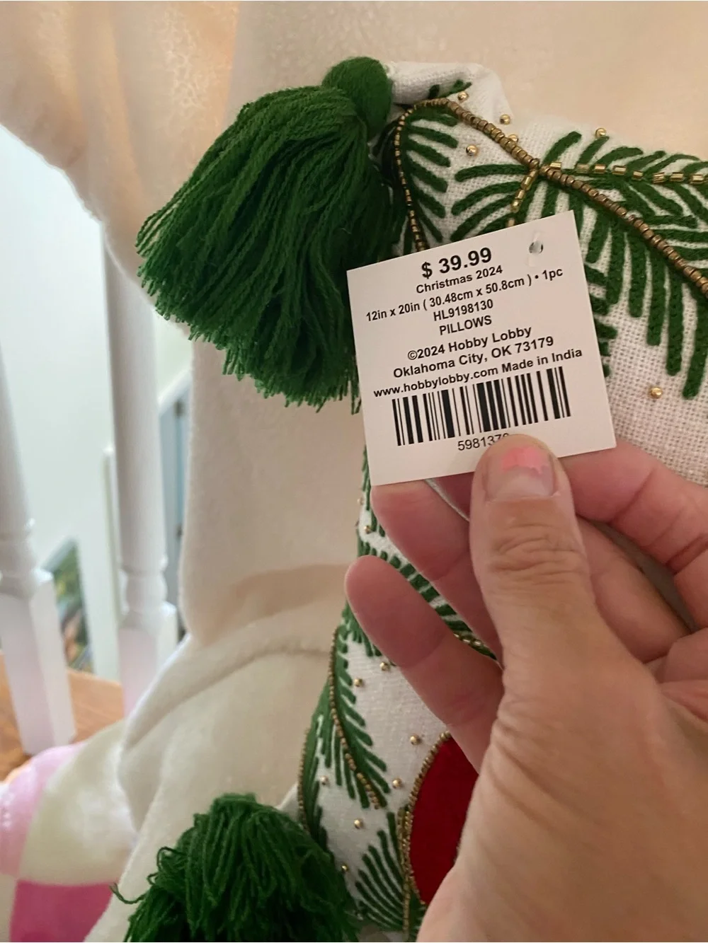 Holiday 'Merry Christmas' Decorative Pillow - White and Green with tassels